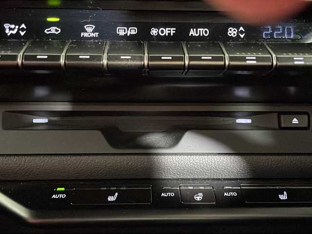 レクサス ＵＸ 200 Fスポーツ 福岡県 2021(令3)年 2.9万km ホワイトノーヴァガラスフレーク 純正メモリナビ/フルセグテレビ/バックカメラ/レザーシート/シートヒーター/アイドリングストップ/ウィンカーミラー/レーダークルーズコントロール/ドアバイザー/プッシュスタート/ETC2.0/パワーバックドア