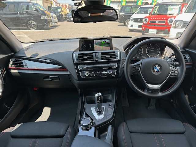 ＢＭＷ １１８ｉ スポーツ 青森県 2016(平28)年 4.7万km グレー 純正ナビ(BT/DVD/CD/ラジオ)/衝突被害軽減ブレーキ/クルーズコントロール/バックカメラ/レーンアシスト/LEDヘッドライト/フォグライト(F/R)/オートライト/プッシュスタート/夏タイヤゴム積込み/コーナーセンサー