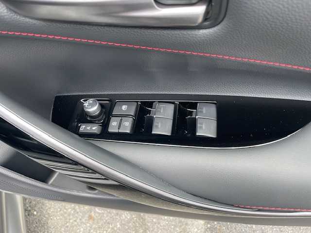 トヨタ ＧＲカローラ RZ 三重県 2024(令6)年 0.7万km ガンＭ カラーコード1L5プレシャスメタル/セーフティセンス/・プリクラッシュセーフティ/・レーントレーシングアシスト/・レーンディパーチャーアラート/・レーダークルーズコントロール/・オートマチックハイビーム/・ロードサインアシスト/・発進遅れ告知機能/1オーナー/4WD/ターボ/純正8型ディスプレイオーディオ/【Bluetooth/USB/Miracast】/バックカメラ/ビルトインETC/ドライブレコーダー/ハーフレザーシート/オートライト/LEDヘッドランプ/LEDフロントフォグランプ/235/40R18インチ純正AW/カーボンルーフ/プッシュスタート/スマートキー