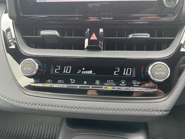 トヨタ ＧＲカローラ RZ 三重県 2024(令6)年 0.7万km ガンＭ カラーコード1L5プレシャスメタル/セーフティセンス/・プリクラッシュセーフティ/・レーントレーシングアシスト/・レーンディパーチャーアラート/・レーダークルーズコントロール/・オートマチックハイビーム/・ロードサインアシスト/・発進遅れ告知機能/1オーナー/4WD/ターボ/純正8型ディスプレイオーディオ/【Bluetooth/USB/Miracast】/バックカメラ/ビルトインETC/ドライブレコーダー/ハーフレザーシート/オートライト/LEDヘッドランプ/LEDフロントフォグランプ/235/40R18インチ純正AW/カーボンルーフ/プッシュスタート/スマートキー