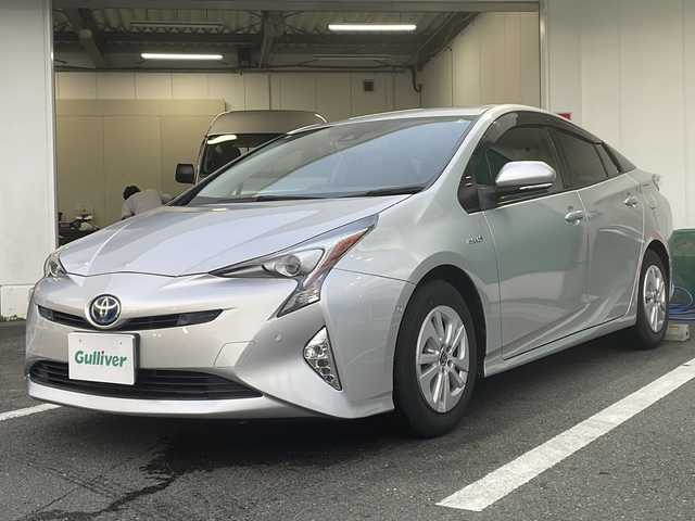 トヨタ プリウス Sセーフティプラス 京都府 2018(平30)年 3.8万km シルバーM 純正メモリナビ/バックカメラ/プリクラッシュセーフティ/レーダークルーズ/レーンキープアシスト/純正15インチアルミ/スマートキー/LEDヘッドライト