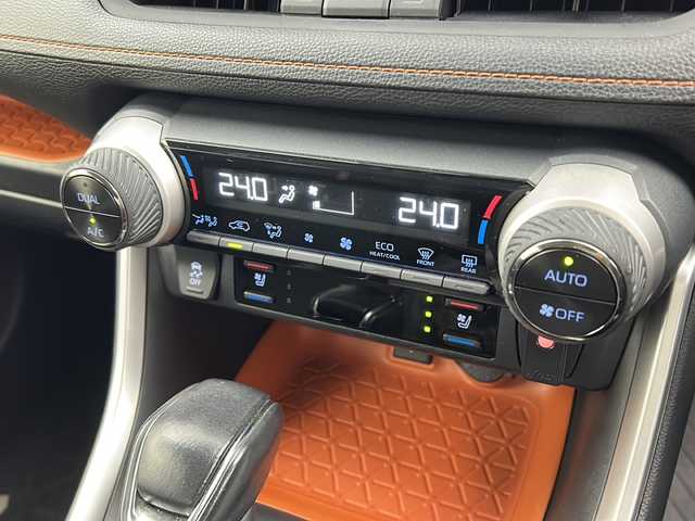 トヨタ ＲＡＶ４ アドベンチャー 宮城県 2020(令2)年 6.6万km アティチュードブラックマイカ 禁煙車/アルパインリフトアップ3WAYスピーカー/トヨタセーフティセンス/・衝突軽減ブレーキ/・レーントレーシングアシスト/・レーダークルーズコントロール/・オートハイビーム/・ブラインドスポットモニター/・リアクロストラフィックアラート/純正9インチディスプレイオーディオナビ/・USB.BT.Miracast/フルセグTV/バックモニター/レザーシート/・D席パワーシート/・前席シートヒーター/・前席エアシート/ステアリングヒーター/ステアリングスイッチ/社外ドライブレコーダー（FR）/ビルトインETC/電動パーキングブレーキ/オートホールド/LEDヘッドライト/フォグランプ/純正19インチアルミホイール/純正フロアマット/トノカバー/プッシュスタート/スマートキー