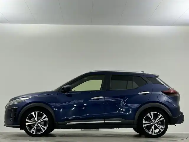 日産 キックス X ツートーンインテリアED 埼玉県 2021(令3)年 2.7万km 青 純正９型ナビ　Ｂｌｕｅｔｏｏｔｈ　フルセグＴＶ　温シート　デジタルインナーミラー　アラウンドビューモニター　プロパイロット　前後ドライブレコーダー　オートハイビーム　ＥＴＣ　禁煙　衝突被害軽減システム