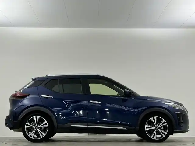 日産 キックス X ツートーンインテリアED 埼玉県 2021(令3)年 2.7万km 青 純正９型ナビ　Ｂｌｕｅｔｏｏｔｈ　フルセグＴＶ　温シート　デジタルインナーミラー　アラウンドビューモニター　プロパイロット　前後ドライブレコーダー　オートハイビーム　ＥＴＣ　禁煙　衝突被害軽減システム