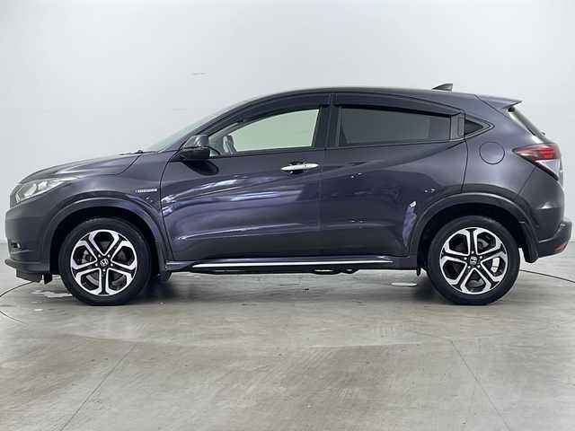ホンダ ヴェゼル ハイブリッド Z ホンダセンシング 道央・札幌 2017(平29)年 5.8万km ルーセブラックM ・4WD/・寒冷地仕様/・純正ナビ&CD&DVD&SD&BT&フルセグ&USB/・バックカメラ/・ホンダセンシング/・レーダークルーズコントロール/・純正エンジンスターター/・コンフォートビューパッケージ/・ビルトインETC/・純正ドライブレコーダー/・前席シートヒーター/・ドアミラーヒーター/・LEDヘッドライト/・LEDフォグランプ/・スマートキー
