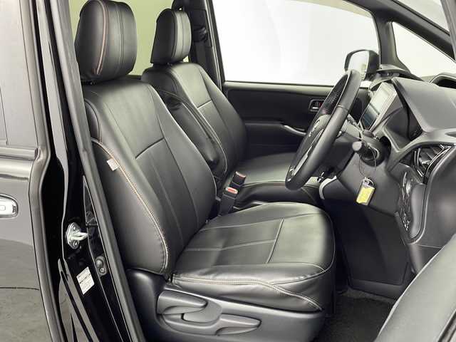 トヨタ ヴォクシー ZS 煌Ⅱ 愛知県 2020(令2)年 3.5万km ブラック ・ZSの特別仕様車　煌II/・純正ナビ/・純正12.1型後席フリップダウンモニター/・純正アルミホイールあり/・フルセグTV/・両側電動スライドドア/・前方ドライブレコーダー(ナビ連動)/・ETCビルトイン2.0/・ファブリックシート/・フォグランプ/・TOYOTAセーフティセンス/・社外フロアマット/・純正バイザー/・革ハンドルカバー/・リアクーラー/・充電用USB/・クルーズコントロール/・パワーステアリング/・プッシュスタート/・エアロパーツ（フロントバンパー・フロントフェンダー・リヤバンパー・リヤスポイラー）