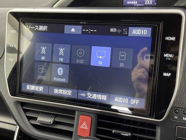 トヨタ ヴォクシー ZS 煌Ⅱ 愛知県 2020(令2)年 3.5万km ブラック ・ZSの特別仕様車　煌II/・純正ナビ/・純正12.1型後席フリップダウンモニター/・純正アルミホイールあり/・フルセグTV/・両側電動スライドドア/・前方ドライブレコーダー(ナビ連動)/・ETCビルトイン2.0/・ファブリックシート/・フォグランプ/・TOYOTAセーフティセンス/・社外フロアマット/・純正バイザー/・革ハンドルカバー/・リアクーラー/・充電用USB/・クルーズコントロール/・パワーステアリング/・プッシュスタート/・エアロパーツ（フロントバンパー・フロントフェンダー・リヤバンパー・リヤスポイラー）