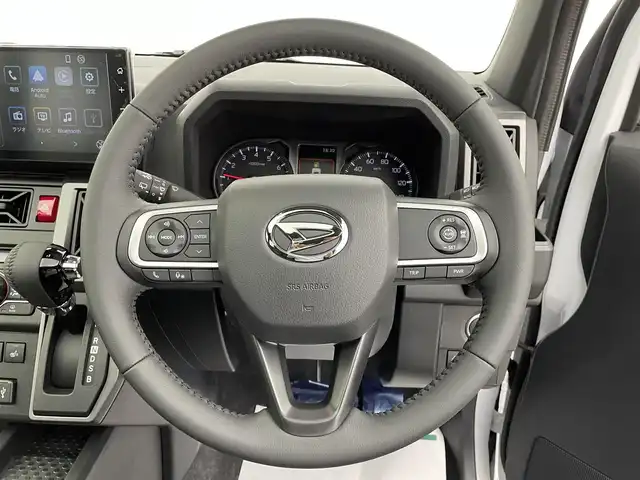 ダイハツ タフト G クロムベンチャー 宮城県 2025(令7)年 0.1千km シャイニングホワイトパール 4WD//届出済未使用車//ガラスルーフ//登録時走行距離7km//純正オプションディスプレイオーディオ//フルセグ//Bluetooth//AppleCarPlay//AndroidAuto//バックカメラ//スマートアシスト/・衝突回避支援ブレーキ/・標識認識機能先行車発進お知らせ/・オートハイビーム/・誤発進抑制機能/・レーンキープアシスト//レーダークルーズコントロール//オートハイビーム//コーナーセンサー後ろのみ//シートヒーター(D/N席）//LEDヘッドライト//オートライト//フォグライト//アイドリングストップ//スペアキー//保証書//取扱説明書