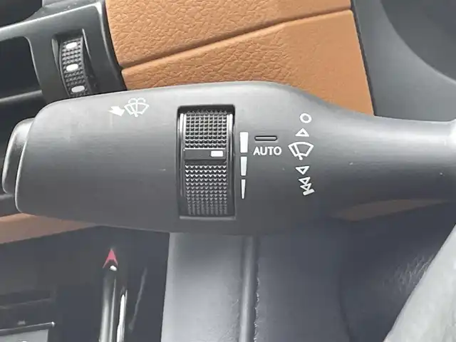 レクサス ＩＳ 300h バージョンL 愛知県 2023(令5)年 2万km ソニックチタニウム スペアキー1本＆カードキー/純正HDDナビ/全方位カメラ/フルセグTV/CD/DVD再生/ETC2.0/ミュージックサーバー(HDD録音)/Bluetooth/USB/AUX接続/レーダークルーズコントロール/パドルシフト/パワーシート(D/N)/シートヒーター(D/N)/シートベンチレーション(D/N)/純正フロアマット/純正19インチアルミホイール/LEDヘッドライト/オートマチックハイビーム/コーナーセンサー/横滑り防止装置/衝突軽減ブレーキ/レーンキープアシスト/ブラインドスポットモニター/電動パーキングブレーキ/ブレーキホールド/ドライブレコーダー(前後)/アラウンドビューモニター/電動リアウィンドゥサンシェード