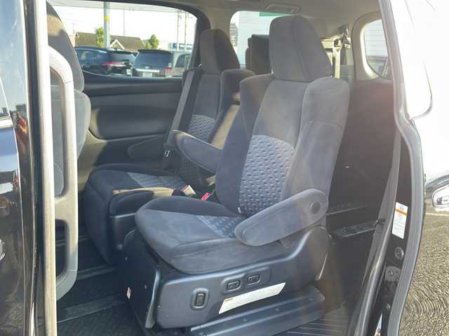 トヨタ アルファード S サイドリフトアップ 徳島県 2017(平29)年 8.1万km ブラック 純正10型SDナビ　NSZN-Z66T/（ラジオ/DISC/フルセグ/SD/SDREC/BT）/福祉車両/バックカメラ/ETC/オットマン/前後コーナーセンサー/両側電動スライドドア/LEDヘッドライト/社外フロアマット/アイドリングストップ/純正16インチアルミホイール/スマートキー/プッシュスタート