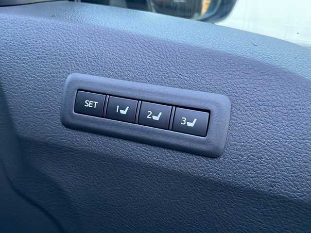 トヨタ ヴェルファイア ハイブリット ZR 岩手県 2013(平25)年 8.3万km ホワイトパールクリスタルシャイン 寒冷地仕様　サンルーフ　セーフティセンス　純正ナビ　純正フリップダウンモニター　全周囲Ｃ　フルセグ　両側電動スライド　メモリ付電動シート　電動リアゲート　ビルドインＥＴＣ　ＡＣ１００Ｖコンセント