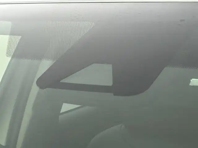 トヨタ ヤリスクロス ハイブリッド Z 道央・札幌 2021(令3)年 6.1万km ホワイトパールクリスタルシャイン ・４WD/・トヨタセーフティセンス/・プリクラッシュセーフティ/・レーンキープアシスト/・レーダークルーズコントロール/・オートハイビーム/・ブラインドスポットモニター/・リアクロストラフィックモニター/・ロードサインアシスト/・純正ディスプレイオーディオ/・ナビ/フルセグ/BT/USB/・アラウンドビューモニター/・ビルトインETC/・オートブレーキホールド/・ダウンヒルアシスト/・シートヒーター/・ドアロック連動ミラー/・プッシュスタート/・スマートキー/・横滑り防止装置