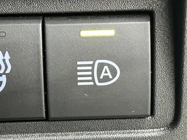 トヨタ ヤリスクロス ハイブリッド Z 道央・札幌 2021(令3)年 6.1万km ホワイトパールクリスタルシャイン ・４WD/・トヨタセーフティセンス/・プリクラッシュセーフティ/・レーンキープアシスト/・レーダークルーズコントロール/・オートハイビーム/・ブラインドスポットモニター/・リアクロストラフィックモニター/・ロードサインアシスト/・純正ディスプレイオーディオ/・ナビ/フルセグ/BT/USB/・アラウンドビューモニター/・ビルトインETC/・オートブレーキホールド/・ダウンヒルアシスト/・シートヒーター/・ドアロック連動ミラー/・プッシュスタート/・スマートキー/・横滑り防止装置