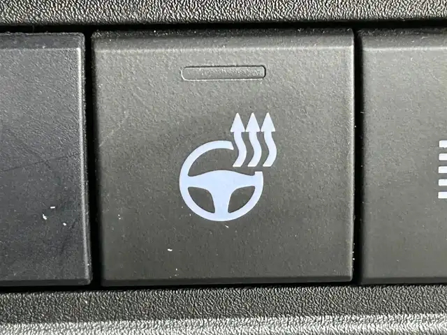 トヨタ ヤリスクロス ハイブリッド Z 道央・札幌 2021(令3)年 6.1万km ホワイトパールクリスタルシャイン ・４WD/・トヨタセーフティセンス/・プリクラッシュセーフティ/・レーンキープアシスト/・レーダークルーズコントロール/・オートハイビーム/・ブラインドスポットモニター/・リアクロストラフィックモニター/・ロードサインアシスト/・純正ディスプレイオーディオ/・ナビ/フルセグ/BT/USB/・アラウンドビューモニター/・ビルトインETC/・オートブレーキホールド/・ダウンヒルアシスト/・シートヒーター/・ドアロック連動ミラー/・プッシュスタート/・スマートキー/・横滑り防止装置