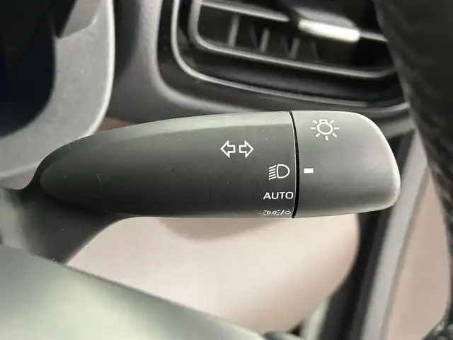 トヨタ ヤリスクロス ハイブリッド Z 道央・札幌 2021(令3)年 6.1万km ホワイトパールクリスタルシャイン ・４WD/・トヨタセーフティセンス/・プリクラッシュセーフティ/・レーンキープアシスト/・レーダークルーズコントロール/・オートハイビーム/・ブラインドスポットモニター/・リアクロストラフィックモニター/・ロードサインアシスト/・純正ディスプレイオーディオ/・ナビ/フルセグ/BT/USB/・アラウンドビューモニター/・ビルトインETC/・オートブレーキホールド/・ダウンヒルアシスト/・シートヒーター/・ドアロック連動ミラー/・プッシュスタート/・スマートキー/・横滑り防止装置