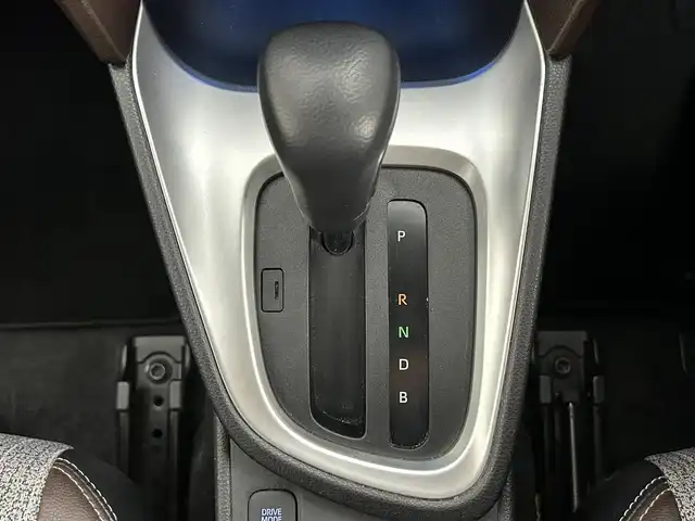 トヨタ ヤリスクロス ハイブリッド Z 道央・札幌 2021(令3)年 6.1万km ホワイトパールクリスタルシャイン ・４WD/・トヨタセーフティセンス/・プリクラッシュセーフティ/・レーンキープアシスト/・レーダークルーズコントロール/・オートハイビーム/・ブラインドスポットモニター/・リアクロストラフィックモニター/・ロードサインアシスト/・純正ディスプレイオーディオ/・ナビ/フルセグ/BT/USB/・アラウンドビューモニター/・ビルトインETC/・オートブレーキホールド/・ダウンヒルアシスト/・シートヒーター/・ドアロック連動ミラー/・プッシュスタート/・スマートキー/・横滑り防止装置