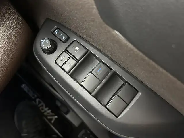 トヨタ ヤリスクロス ハイブリッド Z 道央・札幌 2021(令3)年 6.1万km ホワイトパールクリスタルシャイン ・４WD/・トヨタセーフティセンス/・プリクラッシュセーフティ/・レーンキープアシスト/・レーダークルーズコントロール/・オートハイビーム/・ブラインドスポットモニター/・リアクロストラフィックモニター/・ロードサインアシスト/・純正ディスプレイオーディオ/・ナビ/フルセグ/BT/USB/・アラウンドビューモニター/・ビルトインETC/・オートブレーキホールド/・ダウンヒルアシスト/・シートヒーター/・ドアロック連動ミラー/・プッシュスタート/・スマートキー/・横滑り防止装置