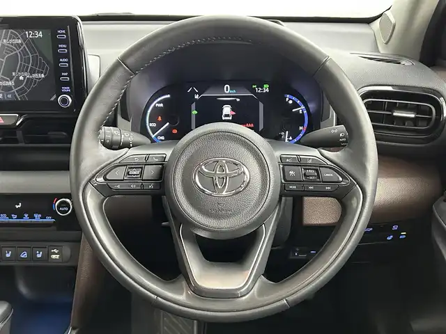 トヨタ ヤリスクロス ハイブリッド Z 道央・札幌 2021(令3)年 6.1万km ホワイトパールクリスタルシャイン ・４WD/・トヨタセーフティセンス/・プリクラッシュセーフティ/・レーンキープアシスト/・レーダークルーズコントロール/・オートハイビーム/・ブラインドスポットモニター/・リアクロストラフィックモニター/・ロードサインアシスト/・純正ディスプレイオーディオ/・ナビ/フルセグ/BT/USB/・アラウンドビューモニター/・ビルトインETC/・オートブレーキホールド/・ダウンヒルアシスト/・シートヒーター/・ドアロック連動ミラー/・プッシュスタート/・スマートキー/・横滑り防止装置