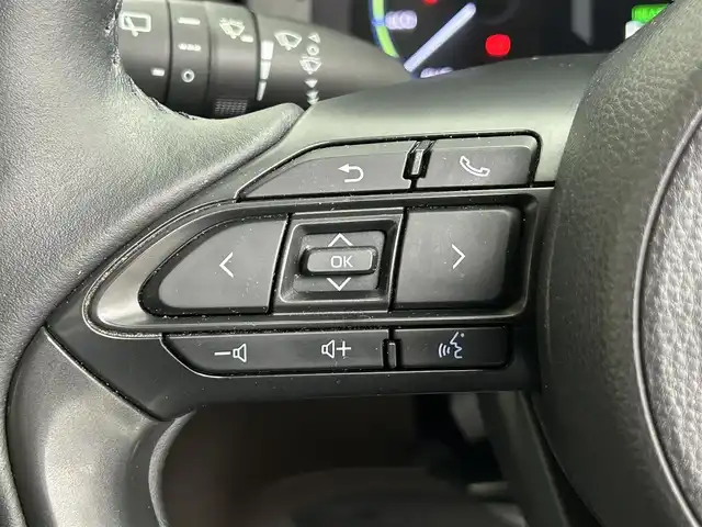 トヨタ ヤリスクロス ハイブリッド Z 道央・札幌 2021(令3)年 6.1万km ホワイトパールクリスタルシャイン ・４WD/・トヨタセーフティセンス/・プリクラッシュセーフティ/・レーンキープアシスト/・レーダークルーズコントロール/・オートハイビーム/・ブラインドスポットモニター/・リアクロストラフィックモニター/・ロードサインアシスト/・純正ディスプレイオーディオ/・ナビ/フルセグ/BT/USB/・アラウンドビューモニター/・ビルトインETC/・オートブレーキホールド/・ダウンヒルアシスト/・シートヒーター/・ドアロック連動ミラー/・プッシュスタート/・スマートキー/・横滑り防止装置