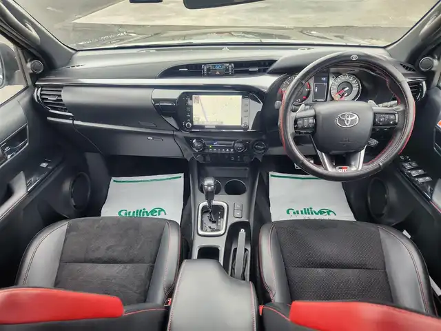 トヨタ ハイラックス Z GRスポーツ 群馬県 2022(令4)年 6.4万km アティチュードブラックマイカ 〇純正8インチナビ/〇パノラミックビューカメラ/〇プリクラッシュセーフティー/〇レーンディパーチャーアラート/〇アクティブトラクションコントロール/〇レーダークルーズコントロール/〇ETC/〇ドライブレコーダー/〇パドルシフト/〇ハーフレザーシート/〇パワーシート（運転席）/〇左右独立温度調整機能付オートエアコン/〇JAOS17インチアルミ/〇JAOSマッドガード/〇社外トノカバー/〇ハンドルカバー取付/〇スマートキー/〇禁煙車