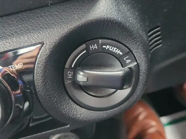 トヨタ ハイラックス Z GRスポーツ 群馬県 2022(令4)年 6.4万km アティチュードブラックマイカ 〇純正8インチナビ/〇パノラミックビューカメラ/〇プリクラッシュセーフティー/〇レーンディパーチャーアラート/〇アクティブトラクションコントロール/〇レーダークルーズコントロール/〇ETC/〇ドライブレコーダー/〇パドルシフト/〇ハーフレザーシート/〇パワーシート（運転席）/〇左右独立温度調整機能付オートエアコン/〇JAOS17インチアルミ/〇JAOSマッドガード/〇社外トノカバー/〇ハンドルカバー取付/〇スマートキー/〇禁煙車