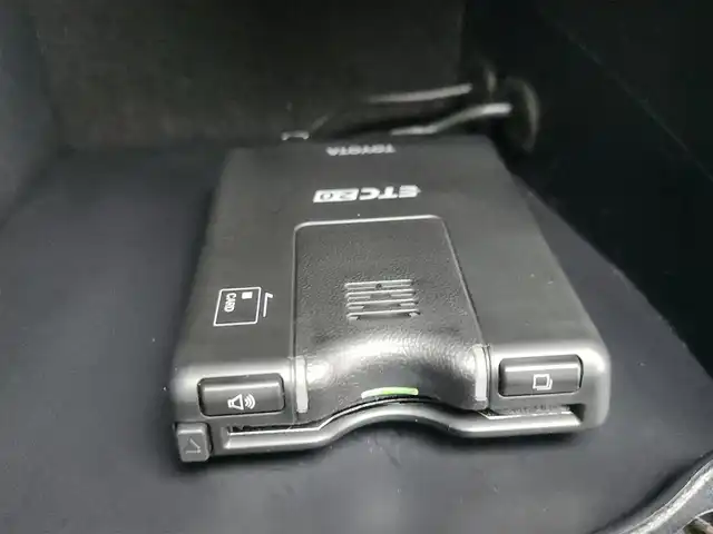 トヨタ ハイラックス Z GRスポーツ 群馬県 2022(令4)年 6.4万km アティチュードブラックマイカ 〇純正8インチナビ/〇パノラミックビューカメラ/〇プリクラッシュセーフティー/〇レーンディパーチャーアラート/〇アクティブトラクションコントロール/〇レーダークルーズコントロール/〇ETC/〇ドライブレコーダー/〇パドルシフト/〇ハーフレザーシート/〇パワーシート（運転席）/〇左右独立温度調整機能付オートエアコン/〇JAOS17インチアルミ/〇JAOSマッドガード/〇社外トノカバー/〇ハンドルカバー取付/〇スマートキー/〇禁煙車