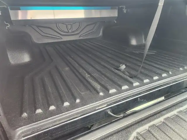 トヨタ ハイラックス Z GRスポーツ 群馬県 2022(令4)年 6.4万km アティチュードブラックマイカ 〇純正8インチナビ/〇パノラミックビューカメラ/〇プリクラッシュセーフティー/〇レーンディパーチャーアラート/〇アクティブトラクションコントロール/〇レーダークルーズコントロール/〇ETC/〇ドライブレコーダー/〇パドルシフト/〇ハーフレザーシート/〇パワーシート（運転席）/〇左右独立温度調整機能付オートエアコン/〇JAOS17インチアルミ/〇JAOSマッドガード/〇社外トノカバー/〇ハンドルカバー取付/〇スマートキー/〇禁煙車