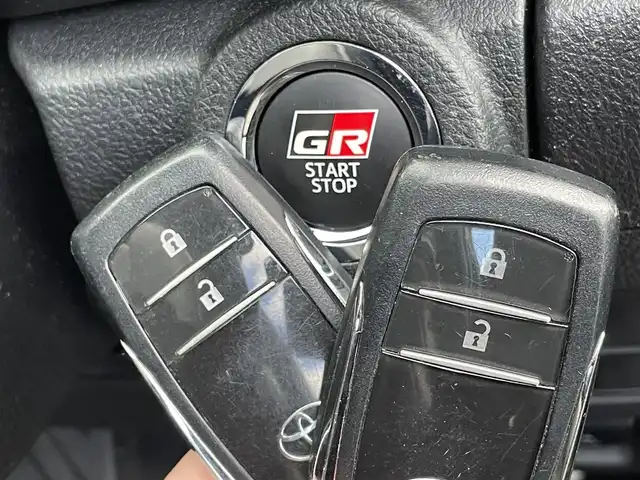 トヨタ ハイラックス Z GRスポーツ 群馬県 2022(令4)年 6.4万km アティチュードブラックマイカ 純正8インチナビ/全周囲カメラ/衝突軽減ブレーキ/レーンディパーチャーアラート/アクティブトラクションコントロール/レーダークルーズコントロール/ETC2.0/ドライブレコーダー/パドルシフト/ハーフレザーシート/パワーシート（運転席）/左右独立温度調整機能付オートエアコン/JAOS17インチアルミ/JAOSマッドガード/社外トノカバー