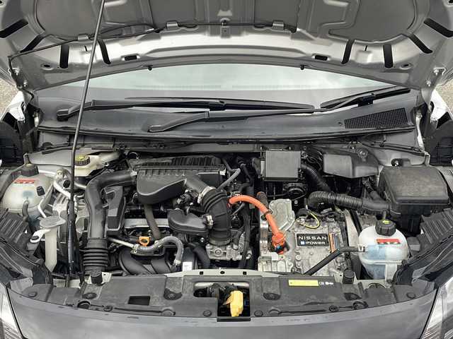 日産 ノート S FOUR 福島県 2021(令3)年 6.8万km ブリリアントシルバー 4WD 衝突軽減ブレーキ バック全方位カメラ（バックミラー型）オーディオ 前席シートヒーターETC コーナーセンサー レーンキープアシスト オートマチックハイビーム横滑り防止機能 スマートキー スペアキー