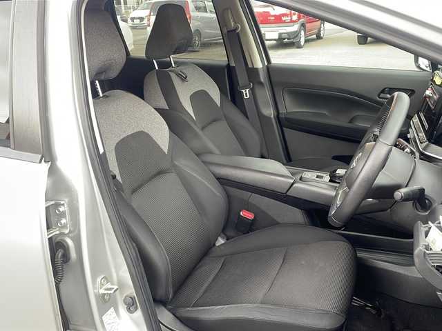 日産 ノート S FOUR 福島県 2021(令3)年 6.8万km ブリリアントシルバー 4WD 衝突軽減ブレーキ バック全方位カメラ（バックミラー型）オーディオ 前席シートヒーターETC コーナーセンサー レーンキープアシスト オートマチックハイビーム横滑り防止機能 スマートキー スペアキー