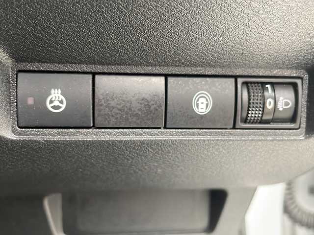 日産 ノート S FOUR 福島県 2021(令3)年 6.8万km ブリリアントシルバー 4WD 衝突軽減ブレーキ バック全方位カメラ（バックミラー型）オーディオ 前席シートヒーターETC コーナーセンサー レーンキープアシスト オートマチックハイビーム横滑り防止機能 スマートキー スペアキー