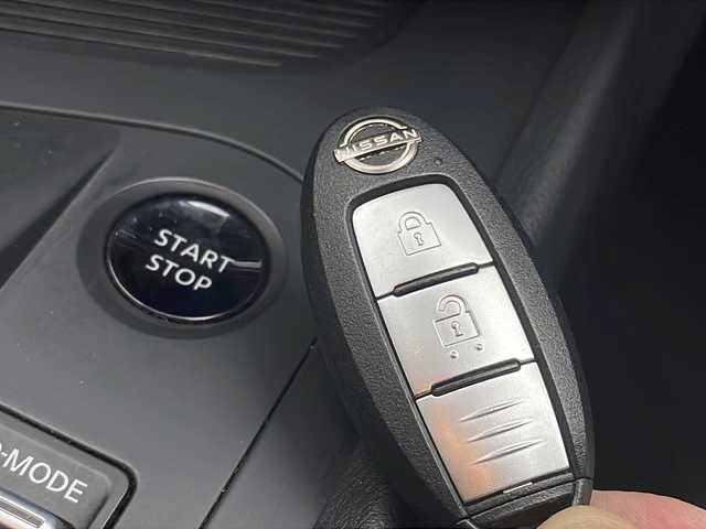 日産 ノート S FOUR 福島県 2021(令3)年 6.8万km ブリリアントシルバー 4WD 衝突軽減ブレーキ バック全方位カメラ（バックミラー型）オーディオ 前席シートヒーターETC コーナーセンサー レーンキープアシスト オートマチックハイビーム横滑り防止機能 スマートキー スペアキー