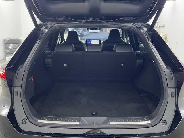 トヨタ ハリアー ハイブリッド Z レザーパッケージ 兵庫県 2020(令2)年 7.5万km プレシャスブラックパール ・トヨタセーフティーセンス/・プリクラッシュセーフティ/・レーントレーシングアシスト/・ブラインドスポットモニター/・ふらつき警報/・クリアランスソナー/・リヤクロストラフィックアラート/・パーキングサポートブレーキ/・ヘッドアップディスプレイ/・ロードサインアシスト/・レーダークルーズコントロール/・オートハイビーム/・誤発進抑制機能/・JBLサウンド/・純正12.3型ナビ＆フルセグ＆BT＆USB/・パノラマミックビューモニター/・デジタルインナーミラー/・前後ドライブレコーダー/・前席シートヒーター/・前席シートクーラー/・前席パワーシート/・運転席シートメモリー/・黒革シート/・ステアリングリモコン/・置くだけ充電/・ビルトインETC2.0/・スマートキー/・スペアキー/・プッシュスタート/・LEDライト/・フォグ/・オートライト/・パワーバックドア/・純正フロアマット/・純正18インチアルミホイール