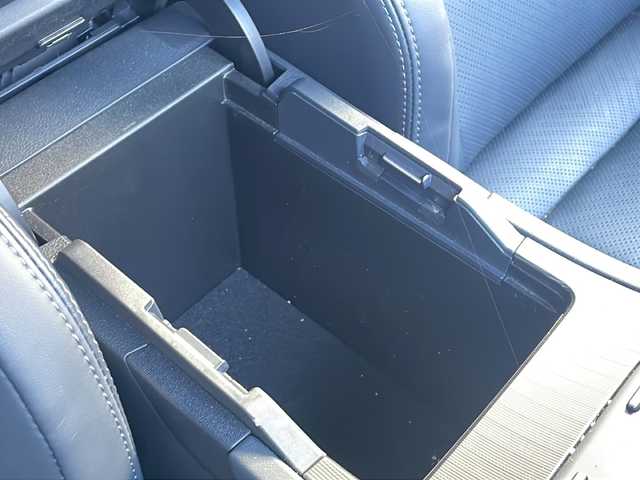 トヨタ ハリアー Z レザーパッケージ 福岡県 2023(令5)年 1.9万km ブラック ワンオーナー/純正ナビ/（パノラミックビューモニター・Bluetooth・フルセグTV）/ブラインドスポットモニター/パノラマルーフ/JBLサウンド/デジタルインナーミラー/ドライブレコーダー/エアシート・シートヒーター（運転席・助手席）/Cタイプ入力端子/クリアランスソナー/コーナーセンサー/レーダークルーズコントロール/レーンキープアシスト/メモリー付きパワーシート運転席/助手席パワーシート/レーンキープアシスト/保証書/取扱説明書