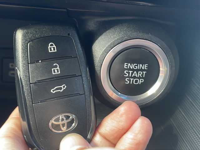 トヨタ ハリアー Z レザーパッケージ 福岡県 2023(令5)年 1.9万km ブラック ワンオーナー/純正ナビ/（パノラミックビューモニター・Bluetooth・フルセグTV）/ブラインドスポットモニター/パノラマルーフ/JBLサウンド/デジタルインナーミラー/ドライブレコーダー/エアシート・シートヒーター（運転席・助手席）/Cタイプ入力端子/クリアランスソナー/コーナーセンサー/レーダークルーズコントロール/レーンキープアシスト/メモリー付きパワーシート運転席/助手席パワーシート/レーンキープアシスト/保証書/取扱説明書