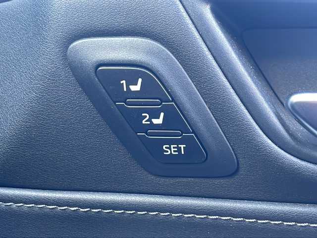 トヨタ ハリアー Z レザーパッケージ 福岡県 2023(令5)年 1.9万km ブラック ワンオーナー/純正ナビ/（パノラミックビューモニター・Bluetooth・フルセグTV）/ブラインドスポットモニター/パノラマルーフ/JBLサウンド/デジタルインナーミラー/ドライブレコーダー/エアシート・シートヒーター（運転席・助手席）/Cタイプ入力端子/クリアランスソナー/コーナーセンサー/レーダークルーズコントロール/レーンキープアシスト/メモリー付きパワーシート運転席/助手席パワーシート/レーンキープアシスト/保証書/取扱説明書