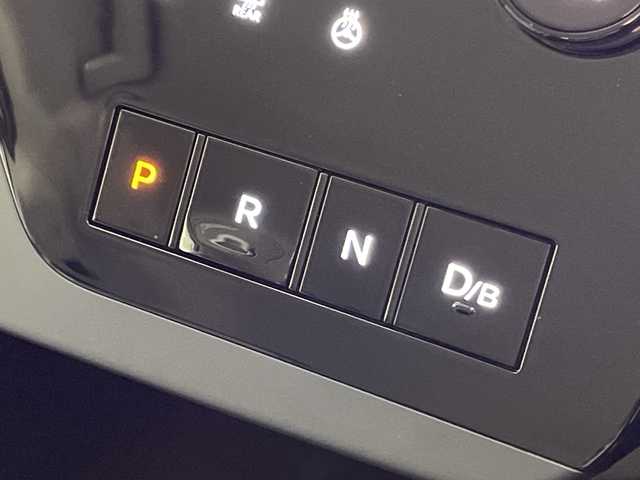 日産 セレナ e－パワー ハイウェイスター V 神奈川県 2023(令5)年 0.7万km 白Ⅱ プロパイロット/純正12.3型ディスプレイオーディオ/・BT/フルセグTV/USB/HDMI/AppleCarPlay/AndroidAuto/アラウンドビューモニター/インテリジェントルームミラー/前後ドライブレコーダー/ビルトインETC2.0/ハンドル支援/置くだけ充電/両側電動スライドドア/ハンズフリー/電動サイドブレーキ/オートブレーキホールド/革巻きステアリング/ステアリングスイッチ/Autoライト/ステアリングヒーター/純正エアロ(F)/撥水シート/シートヒーター(D/N)/LEDヘッドライト/フォグランプ/電動格納ミラー/ウィンカーミラー/純正フロアマット/純正16インチアルミホイール