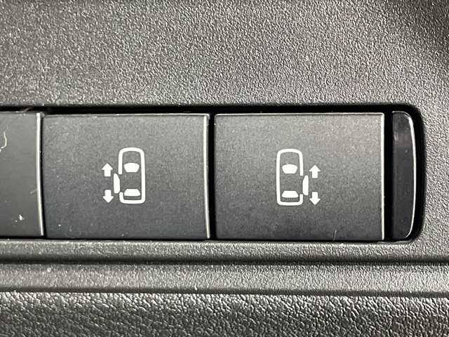 日産 セレナ e－パワー ハイウェイスター V 神奈川県 2023(令5)年 0.7万km 白Ⅱ プロパイロット/純正12.3型ディスプレイオーディオ/・BT/フルセグTV/USB/HDMI/AppleCarPlay/AndroidAuto/アラウンドビューモニター/インテリジェントルームミラー/前後ドライブレコーダー/ビルトインETC2.0/ハンドル支援/置くだけ充電/両側電動スライドドア/ハンズフリー/電動サイドブレーキ/オートブレーキホールド/革巻きステアリング/ステアリングスイッチ/Autoライト/ステアリングヒーター/純正エアロ(F)/撥水シート/シートヒーター(D/N)/LEDヘッドライト/フォグランプ/電動格納ミラー/ウィンカーミラー/純正フロアマット/純正16インチアルミホイール