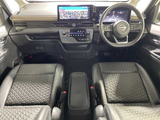 日産 セレナ e－パワー ハイウェイスター V 神奈川県 2023(令5)年 0.7万km 白Ⅱ プロパイロット/純正12.3型ディスプレイオーディオ/・BT/フルセグTV/USB/HDMI/AppleCarPlay/AndroidAuto/アラウンドビューモニター/インテリジェントルームミラー/前後ドライブレコーダー/ビルトインETC2.0/ハンドル支援/置くだけ充電/両側電動スライドドア/ハンズフリー/電動サイドブレーキ/オートブレーキホールド/革巻きステアリング/ステアリングスイッチ/Autoライト/ステアリングヒーター/純正エアロ(F)/撥水シート/シートヒーター(D/N)/LEDヘッドライト/フォグランプ/電動格納ミラー/ウィンカーミラー/純正フロアマット/純正16インチアルミホイール