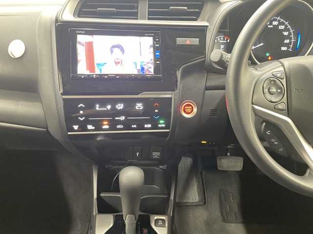 ホンダ フィット 13G L ホンダセンシング 道央・札幌 2019(令1)年 1.9万km ルージュアメジストM ・4WD/・純正ナビ/フルセグTV/DVD/CD/SD/BT/・バックカメラ/・ドライブレコーダー/・ホンダセンシング/・CMBS/・アダプティブクルーズコントロール/・先行車発進お知らせ/・路外逸脱抑制システム/・レーンキープアシスト/・標識認識機能/・アイドリングストップ/・横滑り防止/・ワイパーデアイサー/・ビルトインETC/・LEDヘッドライト/・LEDフォグ/・プッシュスタート/・スマートキー/・ドアバイザー/・電格ミラー/・ミラーヒーター/・夏タイヤ純正15インチAW積込