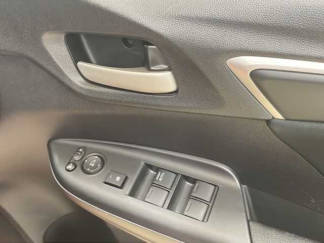 ホンダ フィット 13G L ホンダセンシング 道央・札幌 2019(令1)年 1.9万km ルージュアメジストM ・4WD/・純正ナビ/フルセグTV/DVD/CD/SD/BT/・バックカメラ/・ドライブレコーダー/・ホンダセンシング/・CMBS/・アダプティブクルーズコントロール/・先行車発進お知らせ/・路外逸脱抑制システム/・レーンキープアシスト/・標識認識機能/・アイドリングストップ/・横滑り防止/・ワイパーデアイサー/・ビルトインETC/・LEDヘッドライト/・LEDフォグ/・プッシュスタート/・スマートキー/・ドアバイザー/・電格ミラー/・ミラーヒーター/・夏タイヤ純正15インチAW積込