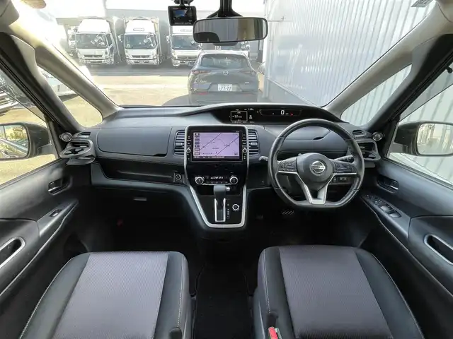 日産 セレナ ハイウェイスター 大阪府 2016(平28)年 9.9万km ダイヤモンドブラック (株)IDOMが運営する【じしゃロン東大阪店】の自社ローン対象車両になります。こちらは現金ご利用時の価格です。/自社ローンご希望の方は別途その旨お申付け下さい。/ワンオーナー/衝突被害軽減ブレーキ/純正ナビ【MM516D-L】/フルセグTV、Bluetooth、USB、CD、/     DVD、Blu-ray Disc、SDREC/バックカメラ/LEDヘッドライト/フォグ/オートライト/純正ビルトインETC/両側ワンタッチパワースライドドア/クルーズコントロール/ドライブレコーダー/スマートキー＆プッシュスタート/横滑り防止装置/取説（車両・ナビ）＆保証書