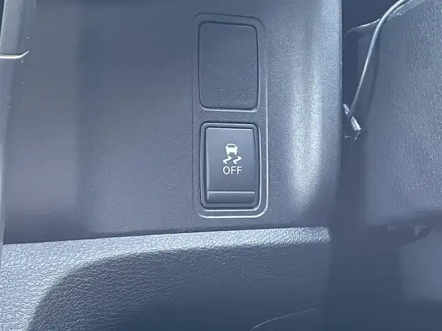 日産 セレナ ハイウェイスター 大阪府 2016(平28)年 9.9万km ダイヤモンドブラック (株)IDOMが運営する【じしゃロン東大阪店】の自社ローン対象車両になります。こちらは現金ご利用時の価格です。/自社ローンご希望の方は別途その旨お申付け下さい。/ワンオーナー/衝突被害軽減ブレーキ/純正ナビ【MM516D-L】/フルセグTV、Bluetooth、USB、CD、/     DVD、Blu-ray Disc、SDREC/バックカメラ/LEDヘッドライト/フォグ/オートライト/純正ビルトインETC/両側ワンタッチパワースライドドア/クルーズコントロール/ドライブレコーダー/スマートキー＆プッシュスタート/横滑り防止装置/取説（車両・ナビ）＆保証書