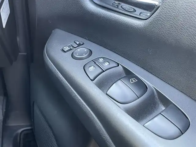 日産 セレナ ハイウェイスター 大阪府 2016(平28)年 9.9万km ダイヤモンドブラック (株)IDOMが運営する【じしゃロン東大阪店】の自社ローン対象車両になります。こちらは現金ご利用時の価格です。/自社ローンご希望の方は別途その旨お申付け下さい。/ワンオーナー/衝突被害軽減ブレーキ/純正ナビ【MM516D-L】/フルセグTV、Bluetooth、USB、CD、/     DVD、Blu-ray Disc、SDREC/バックカメラ/LEDヘッドライト/フォグ/オートライト/純正ビルトインETC/両側ワンタッチパワースライドドア/クルーズコントロール/ドライブレコーダー/スマートキー＆プッシュスタート/横滑り防止装置/取説（車両・ナビ）＆保証書