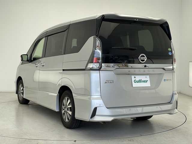 日産 セレナ e－パワー ハイウェイスター V 千葉県 2019(令1)年 4.2万km ブリリアントシルバー 純正9インチナビ　（MM518D-L）/・フルセグTV　CD/DVD/BD/SD/AUX/Bluetooth/プロパイロット/純正フリップダウンモニター/パーキングアシスト/デジタルインナーミラー/ステアリングスイッチ/クルーズコントロール/ETC/ドライブレコーダー/プッシュスタート/バックカメラ/アラウンドビューモニター/クリアランスソナー/両側パワースライドドア/ハンズフリーパワースライドドア/エマージェンシーブレーキ/横滑り防止/純正フロアマット/純正15インチAW