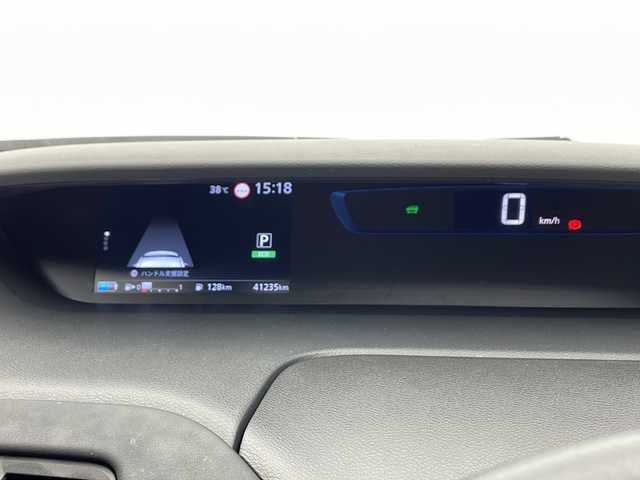 日産 セレナ e－パワー ハイウェイスター V 千葉県 2019(令1)年 4.2万km ブリリアントシルバー 純正9インチナビ　（MM518D-L）/・フルセグTV　CD/DVD/BD/SD/AUX/Bluetooth/プロパイロット/純正フリップダウンモニター/パーキングアシスト/デジタルインナーミラー/ステアリングスイッチ/クルーズコントロール/ETC/ドライブレコーダー/プッシュスタート/バックカメラ/アラウンドビューモニター/クリアランスソナー/両側パワースライドドア/ハンズフリーパワースライドドア/エマージェンシーブレーキ/横滑り防止/純正フロアマット/純正15インチAW