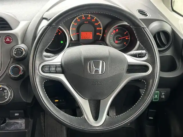 ホンダ フィット G スマートセレクション 愛知県 2011(平23)年 3.2万km プレミアムホワイトパール ワンオーナー/Ｈｏｎｄａ ＨＤＤインターナビシステム/バックカメラ/ワンセグTV・CD・DVD・AM・FM/Ｆパッケージ/●LEDドアミラーウインカー/●電動格納式リモコンカラードドアミラー/●高熱線吸収/UVカット機能付プライバシーガラス（リアドア/リアクォーター/テールゲート）/●運転席ハイトアジャスター（ラチェット式）/●アレルフリー高性能脱臭フィルター/コンフォートビューパッケージ/●親水/ヒーテッドドアミラー/●フロントドア撥水ガラス/●熱線入りフロントウインドウ/Modulo15インチAW/Ｈｏｎｄａスマートキーシステム/ハロゲンヘッドライト/電動格納ミラー/純正フロアマット/純正ドアバイザー/ＩＳＯＦＩＸ/スペアキー/取扱説明書/保証書/ディーラー点検整備記録簿1ヵ月・6ヵ月・H24-R6