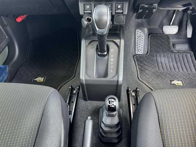 スズキ ジムニー XC 愛知県 2020(令2)年 6.5万km ジャングルグリーン ４WD/クルーズコントロール/バックカメラ/純正9インチSDナビ/シートヒーター/フルセグTV/Bluetooth/ミラーヒーター/ウィンカー付きドアミラー/フォグランプ/ETC/革巻きステアリング/背面タイヤ/タイヤカバー/純正マット