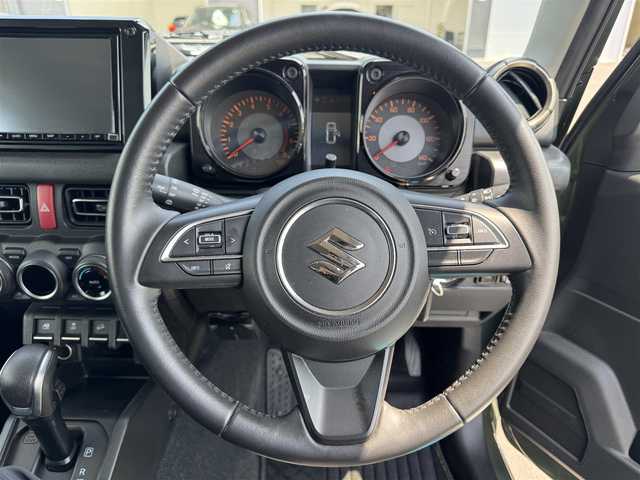 スズキ ジムニー XC 愛知県 2020(令2)年 6.5万km ジャングルグリーン ４WD/クルーズコントロール/バックカメラ/純正9インチSDナビ/シートヒーター/フルセグTV/Bluetooth/ミラーヒーター/ウィンカー付きドアミラー/フォグランプ/ETC/革巻きステアリング/背面タイヤ/タイヤカバー/純正マット