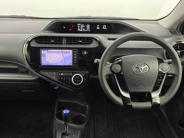 トヨタ アクア S 新潟県 2018(平30)年 6.5万km ホワイトパールクリスタルシャイン 純正ナビ/　　ワンセグ/CD/SD/AUX/BT/バックカメラ/オートライト/ステアリングスイッチ/オートエアコン/ウィンカーミラー/電格ミラー/スマートキー/ビルトインETC